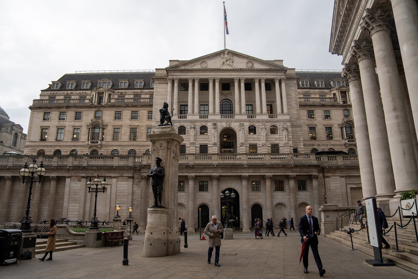 Ερευνα BoE: Οι βρετανικές επιχειρήσεις αναμένουν ότι θα αυξήσουν τους μισθούς κατά 3,8% | Ειδήσεις για την Οικονομία