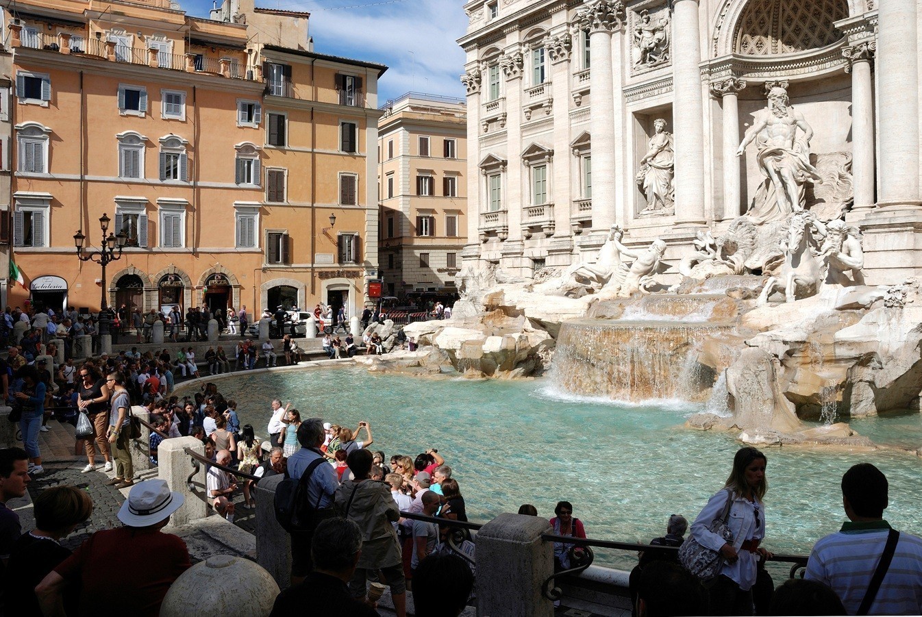 Ρώμη: «Εισιτήριο» δύο ευρώ για να δουν οι τουρίστες τη Φοντάνα Ντι Τρέβι – Δεν έχει ληφθεί απόφαση, απαντά ο δήμος | Ειδήσεις για την Οικονομία