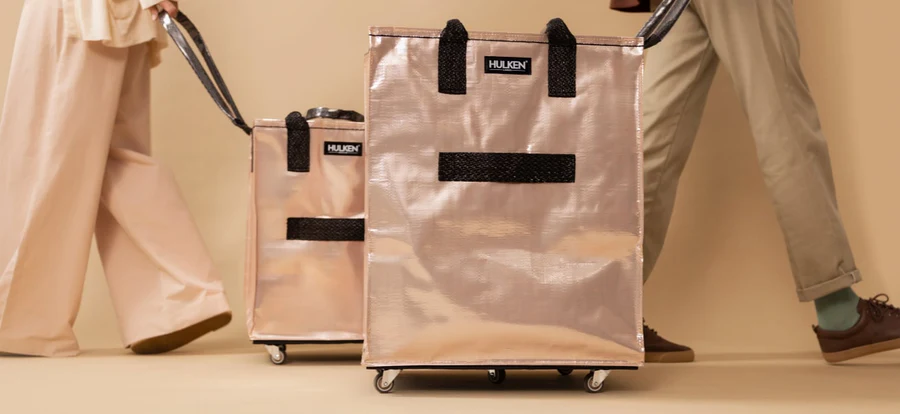 Hulken: Πώς η viral γυαλιστερή τσάντα με ροδάκια εξελίχθηκε σε brand 50 εκατ. δολαρίων | Ειδήσεις για την Οικονομία