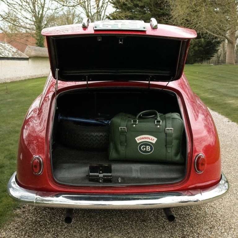 Τα παπούτσια που έγιναν σύμβολο της πιο στυλάτης οδήγησης