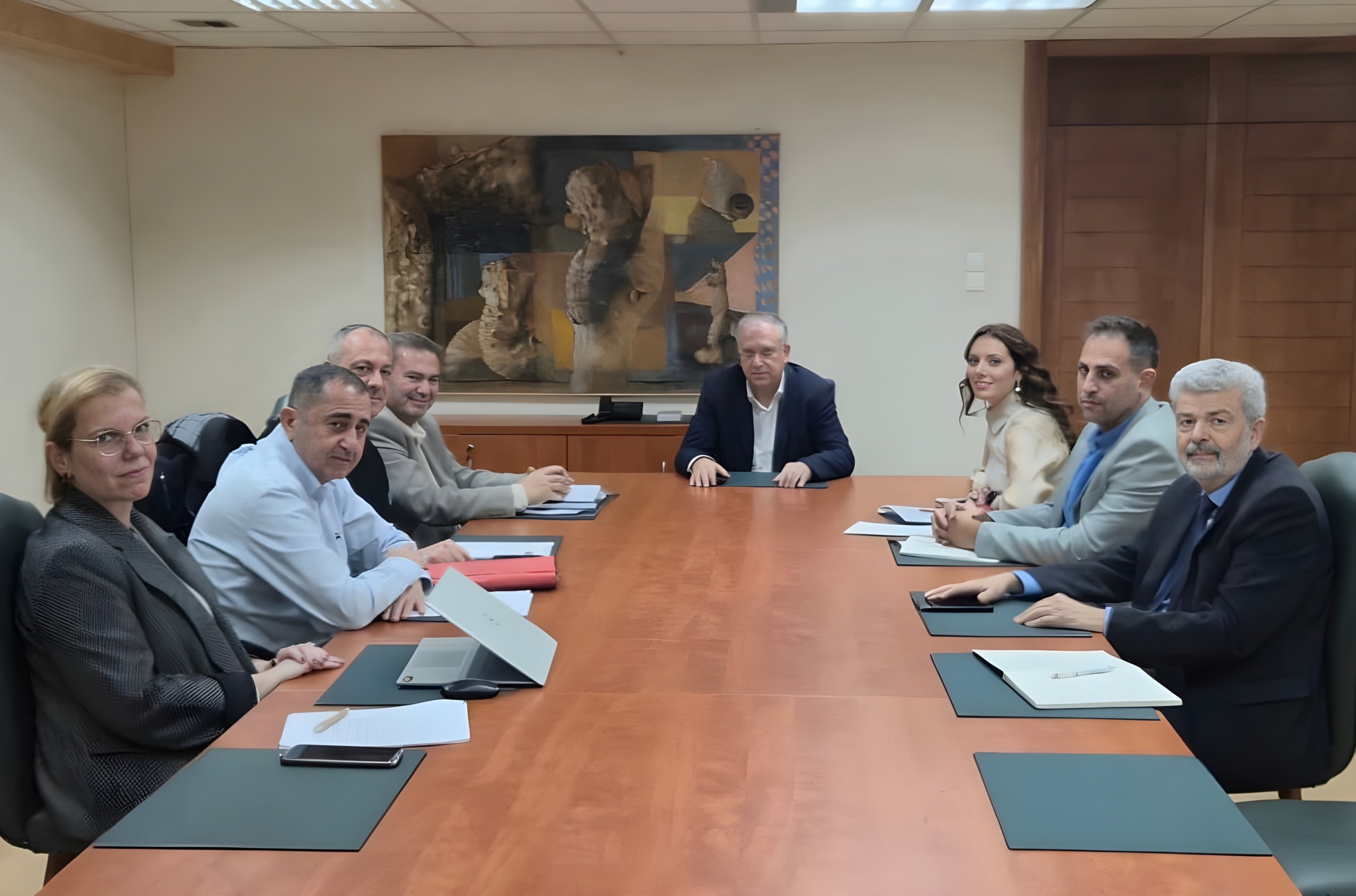 Συνάντηση Θεοδωρικάκου με φορείς οδικών μεταφορών για ανταγωνιστικότητα και ανανέωση στόλου | Ειδήσεις για την Οικονομία