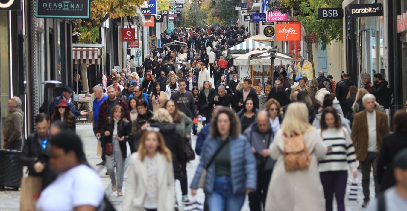 Εορταστικό ωράριο: Ανοιχτά σήμερα Σάββατο και Κυριακή τα καταστήματα – Πώς θα λειτουργήσουν έως την παραμονή της Πρωτοχρονιάς