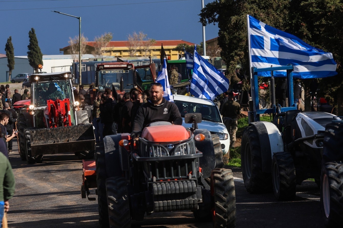 Αεροδρόμιο Ηρακλείου: Απομακρύνθηκαν οι αγρότες από την πίστα – Οκτώ αστυνομικοί τραυματίες από τα σοβαρά επεισόδια (vid) | Ειδήσεις για την Οικονομία