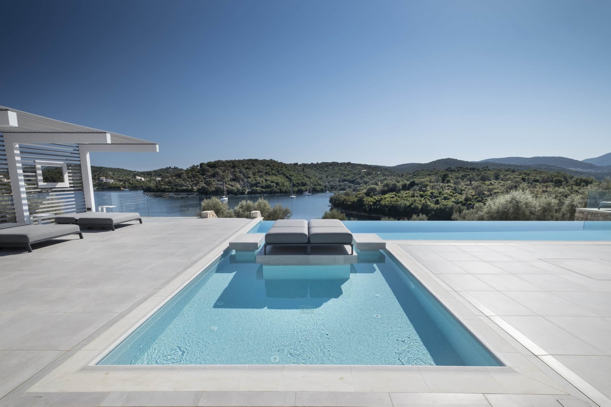 Μεγανήσι: Πώς τρεις γενιές της οικογένειας Σκλαβενίτη συνέβαλαν στην ανάπτυξη του νησιού Μεγανήσι: Πώς τρεις γενιές της οικογένειας Σκλαβενίτη συνέβαλαν στην ανάπτυξη του νησιού