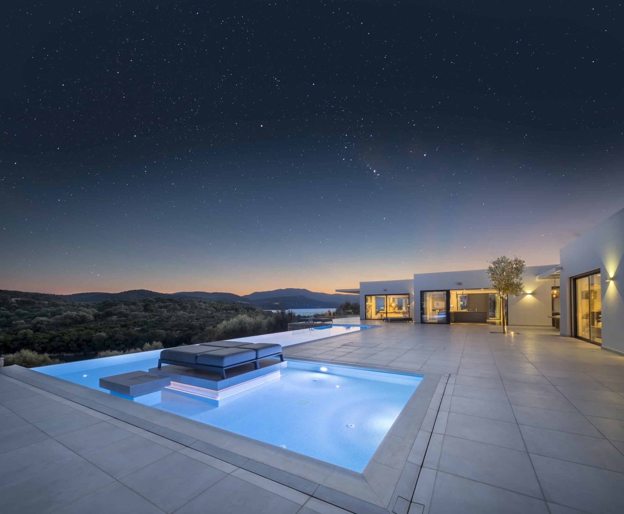 Μεγανήσι: Πώς τρεις γενιές της οικογένειας Σκλαβενίτη συνέβαλαν στην ανάπτυξη του νησιού Μεγανήσι: Πώς τρεις γενιές της οικογένειας Σκλαβενίτη συνέβαλαν στην ανάπτυξη του νησιού