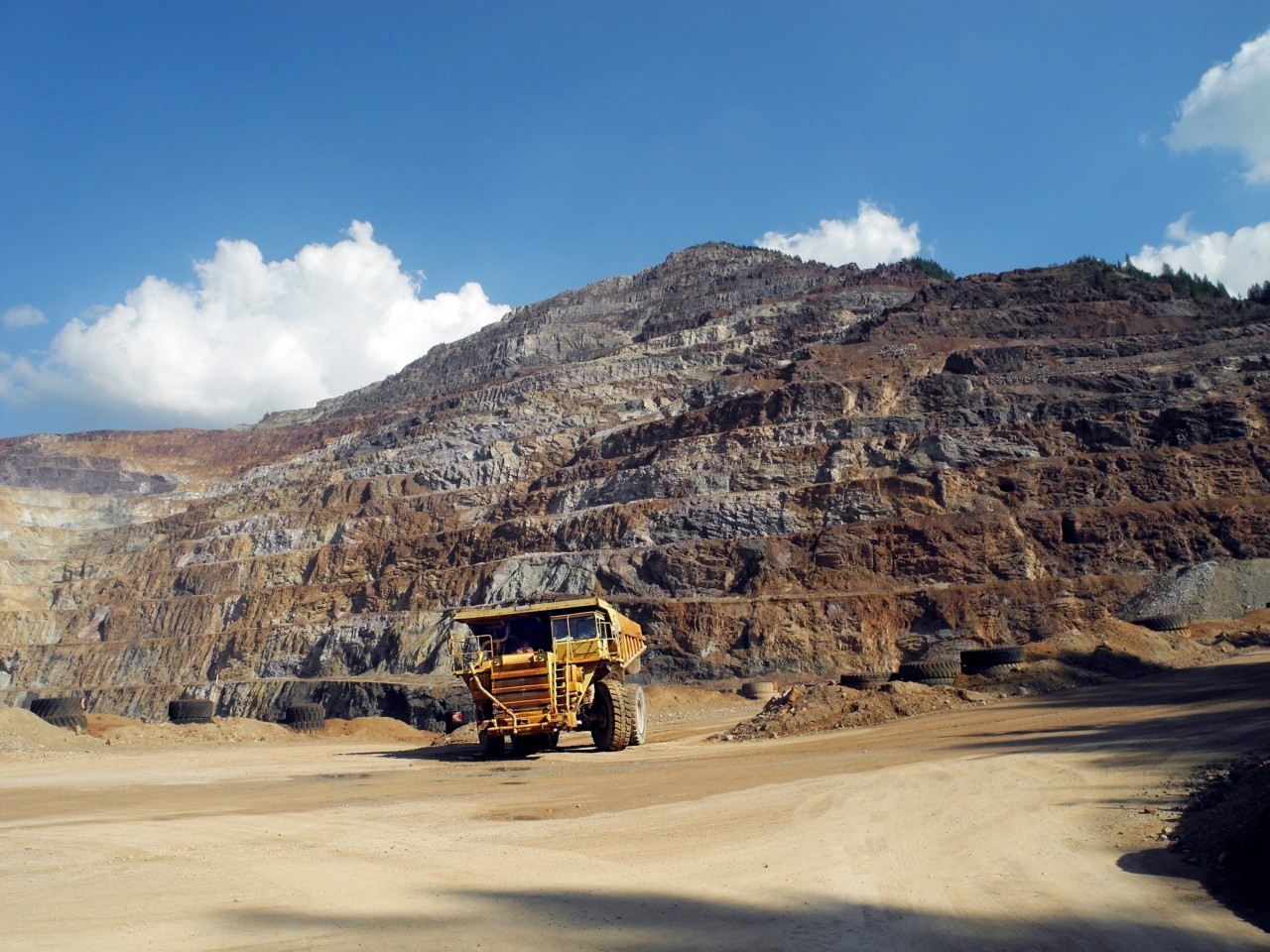 Ιράν: Ανακαλύφθηκε νέο, μεγάλο κοίτασμα χρυσού | Ειδήσεις για την Οικονομία