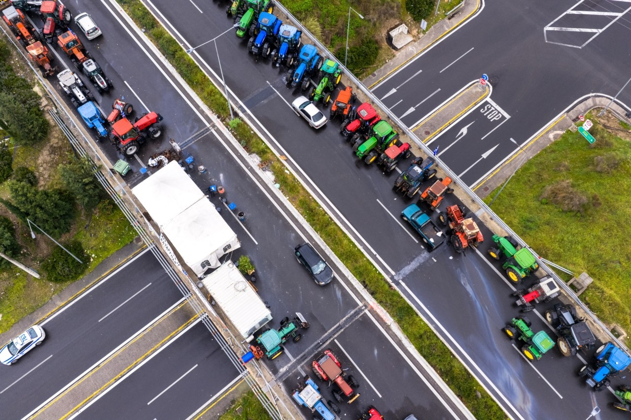Με χαμηλές ταχύτητες η έξοδος των εκδρομέων: Ο «χάρτης» με τα αγροτικά μπλόκα και τις εκτροπές κυκλοφορίας (vid) | Ειδήσεις για την Οικονομία