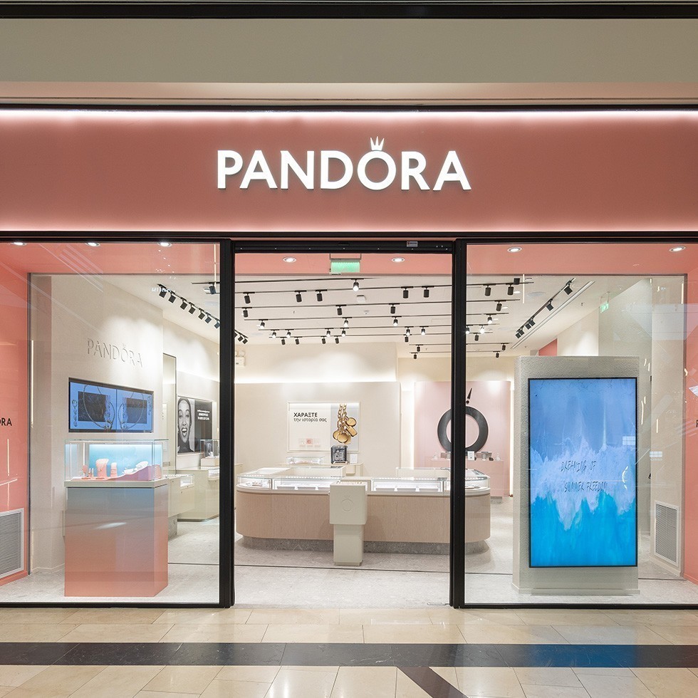 Η Pandora «λάμπει» στην Ελλάδα: Νέα καταστήματα, ισχυρά νούμερα και αναδιάταξη στην αγορά κοσμήματος (pics) | Ειδήσεις για την Οικονομία