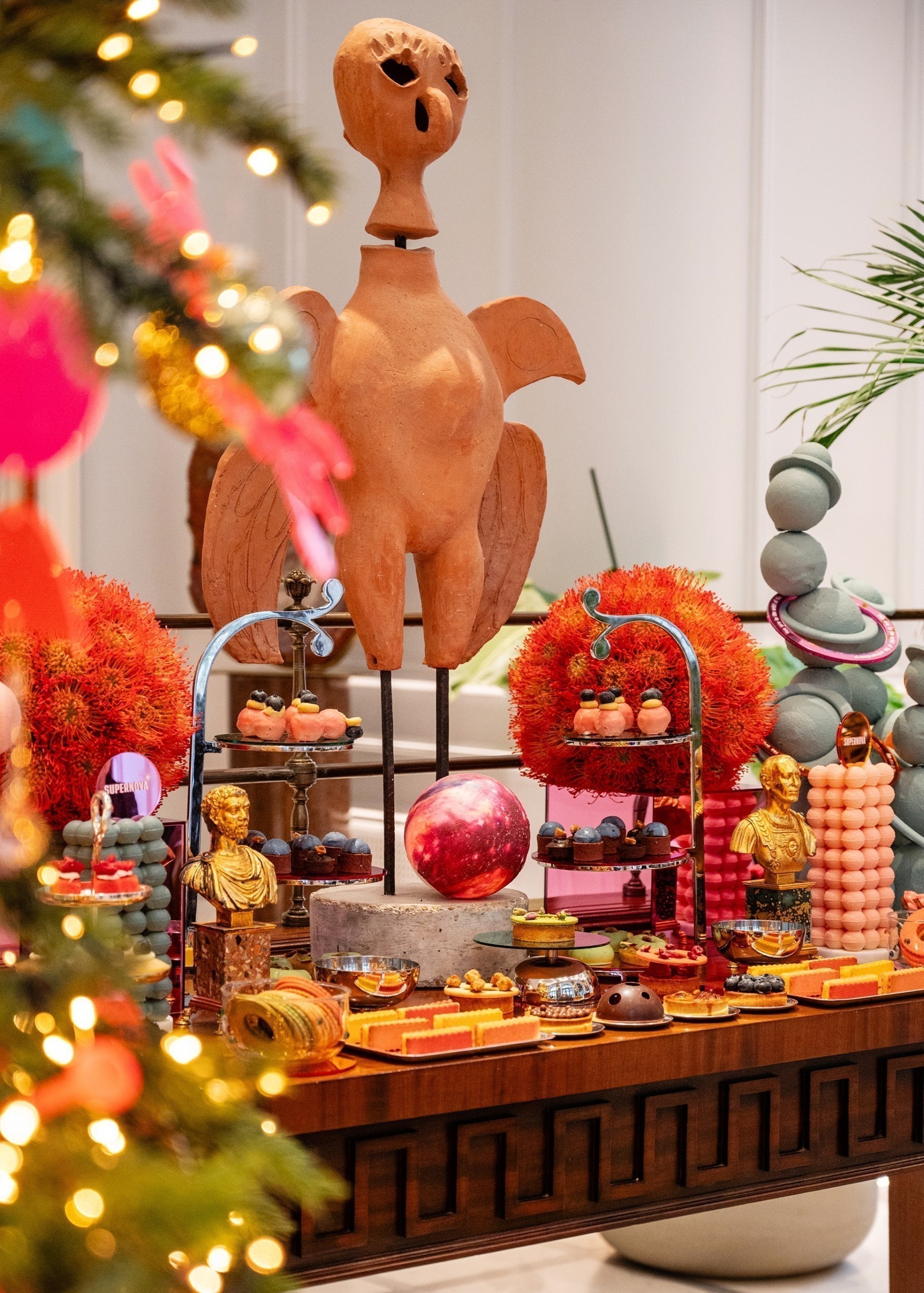 Πώς θα είναι η εμπειρία και τα εορταστικά μενού σε 5 πολυτελή ξενοδοχεία της Αθήνας