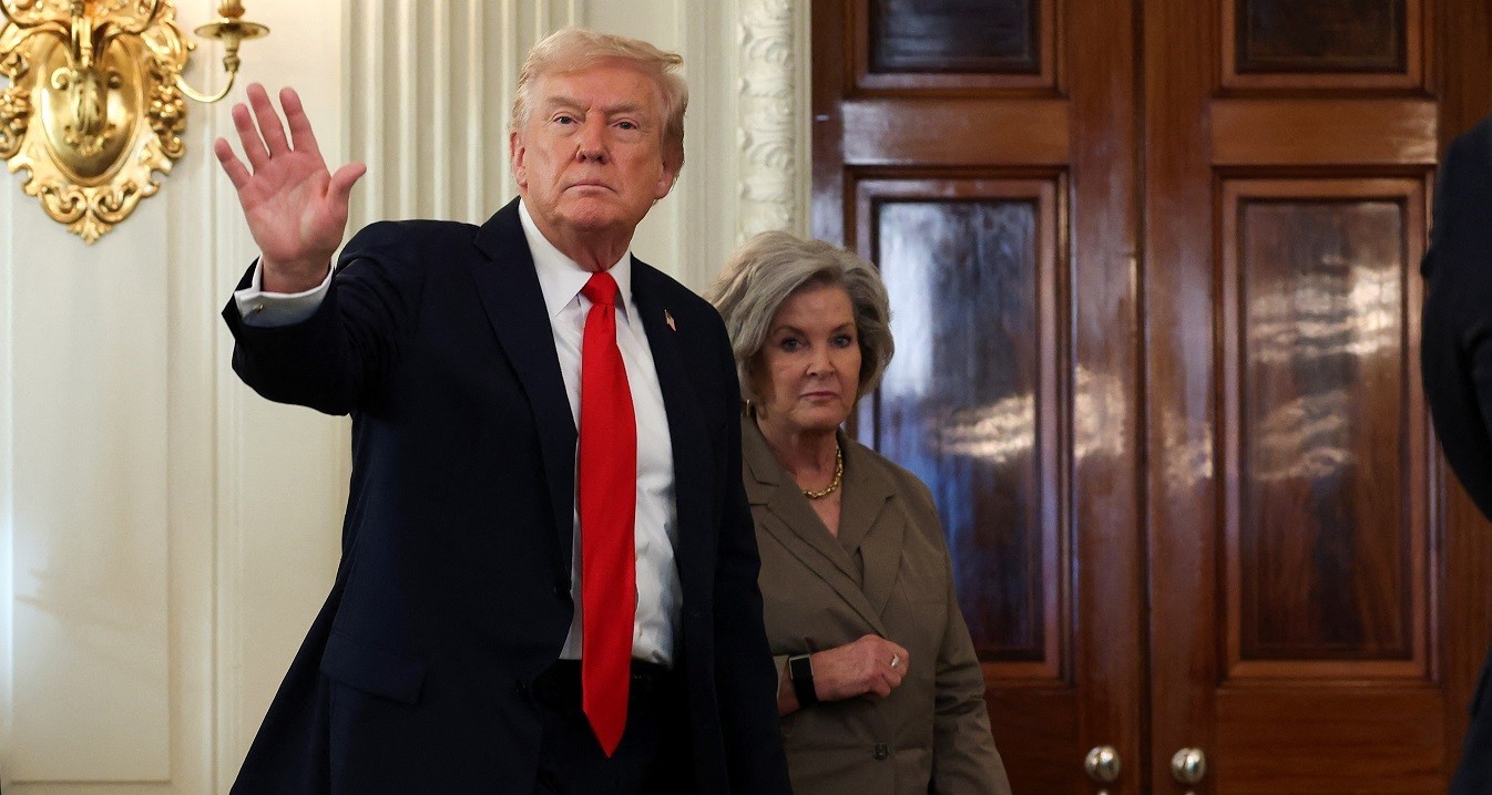 Η εξομολόγηση της Σούζι Γουάιλς: Ρήγματα, συγκρούσεις και σκιές ατιμωρησίας στον Λευκό Οίκο