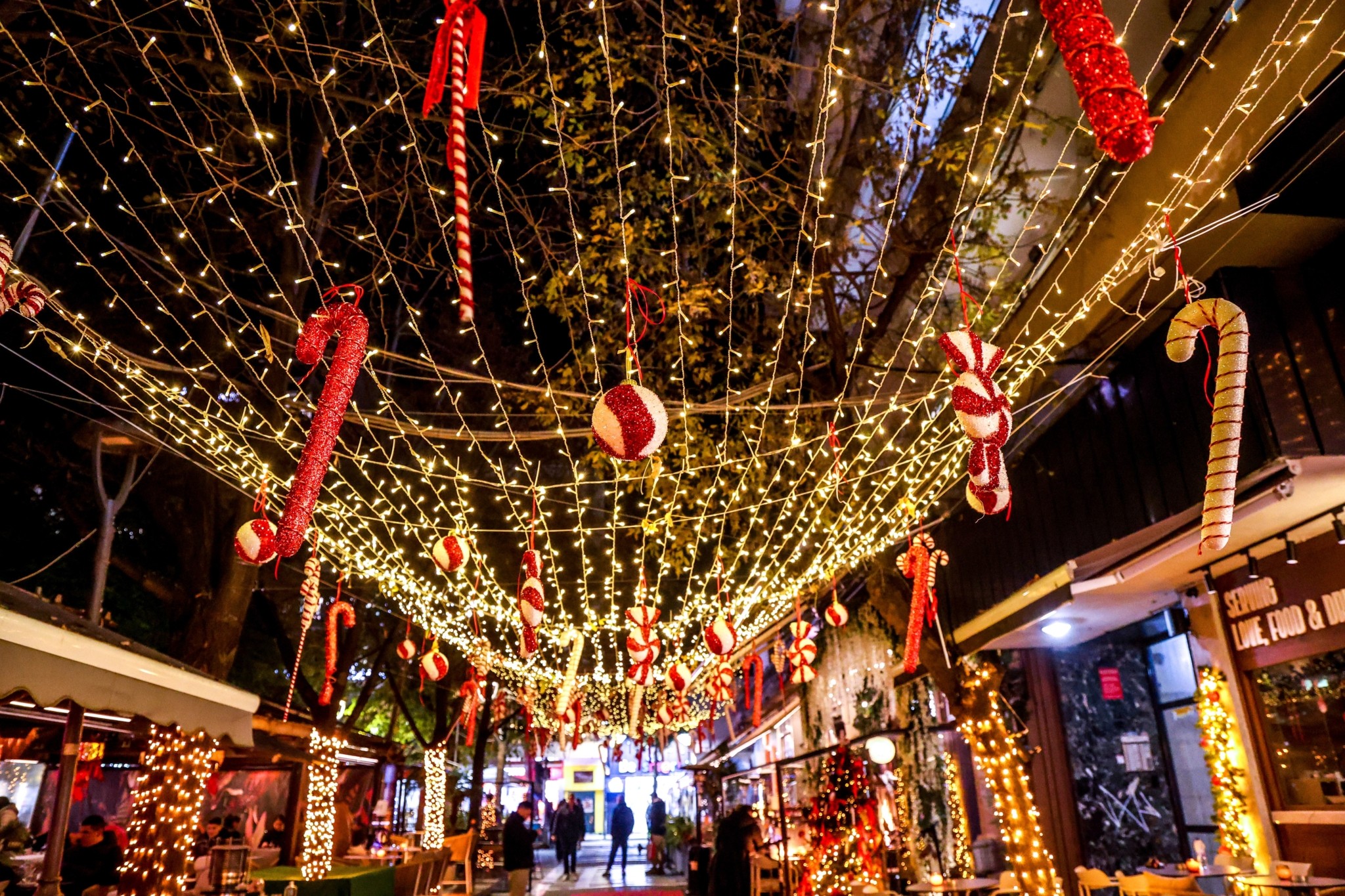 Η Πρωτοχρονιά «εκτοξεύει» τις κρατήσεις στους δημοφιλείς χειμερινούς προορισμούς (πίνακας)