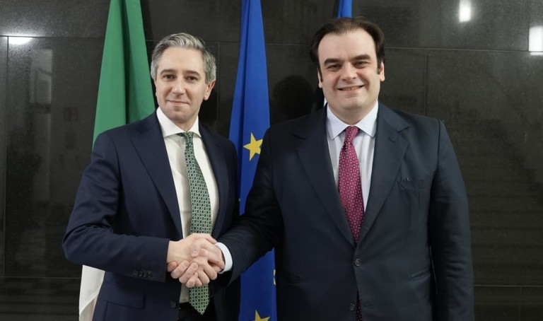 Συνάντηση Πιερρακάκη με τον Ιρλανδό ΥΠΟΙΚ: Νέες ευκαιρίες χρηματοδότησης με την ένταξη του ΧΑ στην Euronext