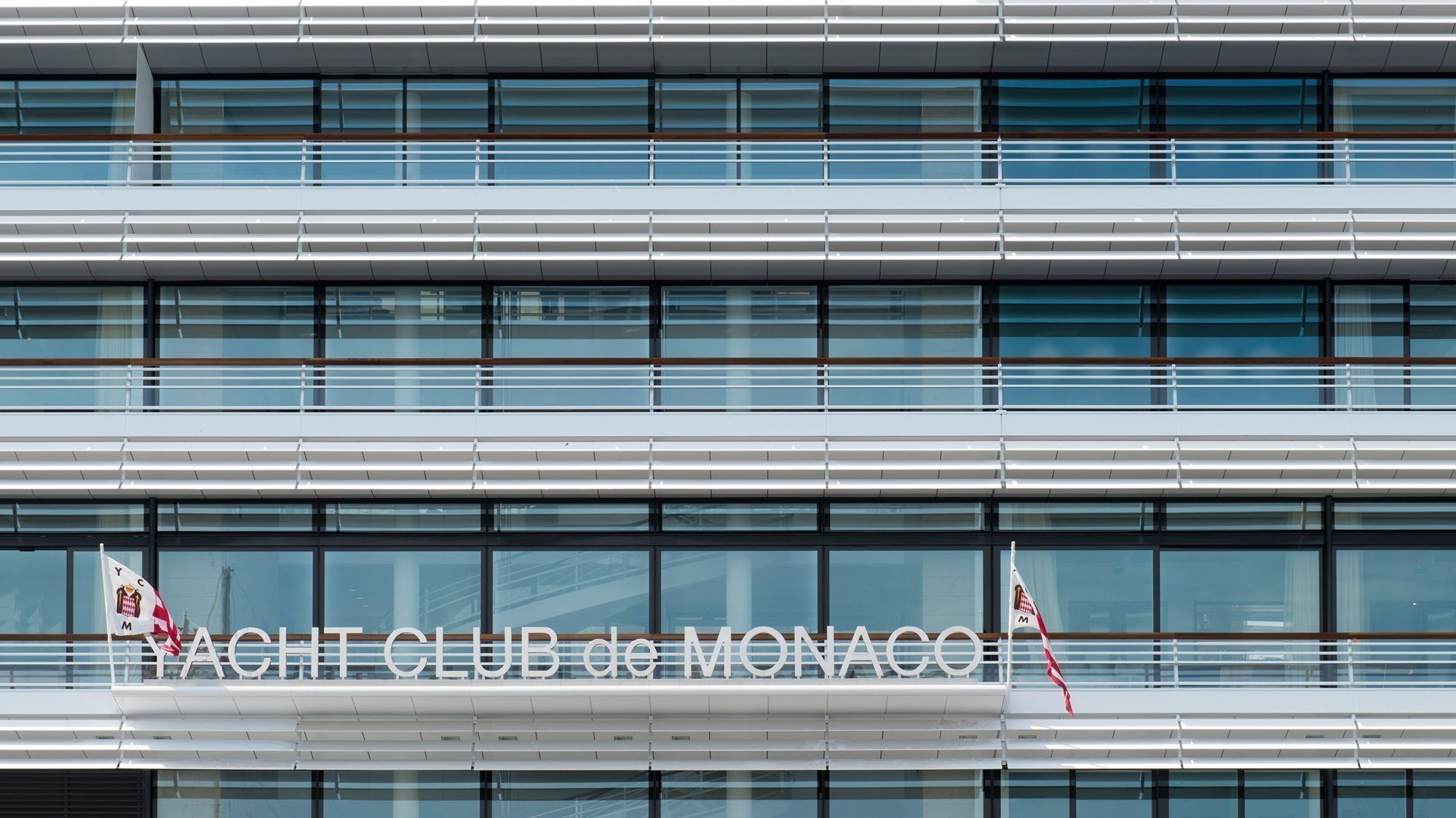 Πίσω από τις πόρτες 5 τοπ members club