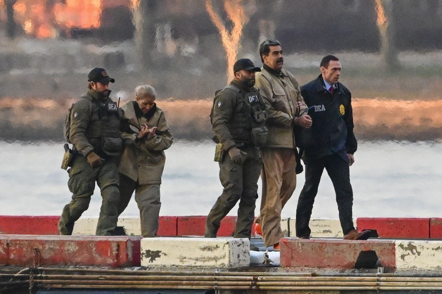 Καράκας: Ο Νικολάς Μαδούρο και η Σίλια Φλόρες τραυματίστηκαν κατά την αιχμαλώτισή τους από τον στρατό των ΗΠΑ | Ειδήσεις για την Οικονομία