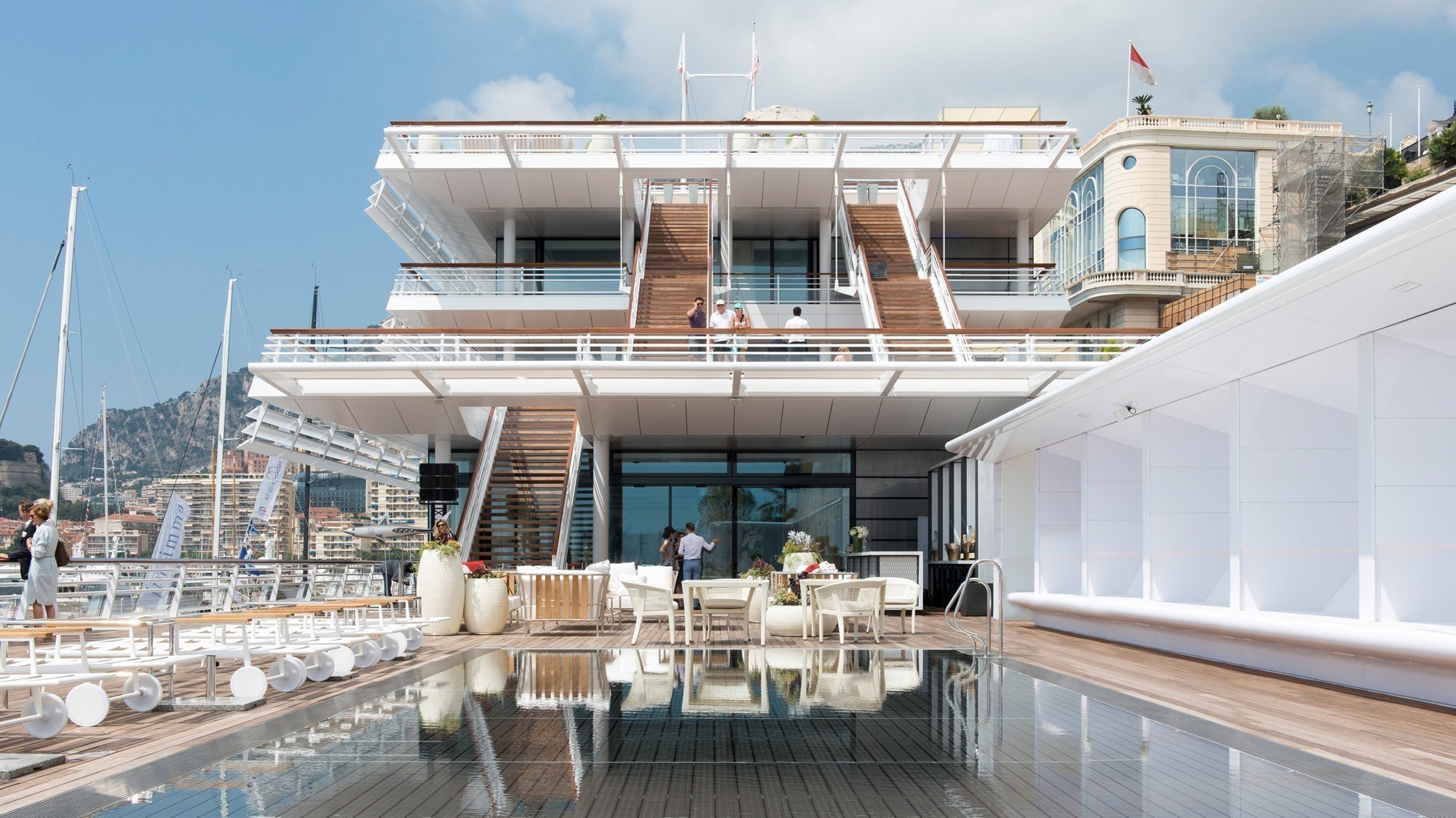 Πίσω από τις πόρτες 5 τοπ members club