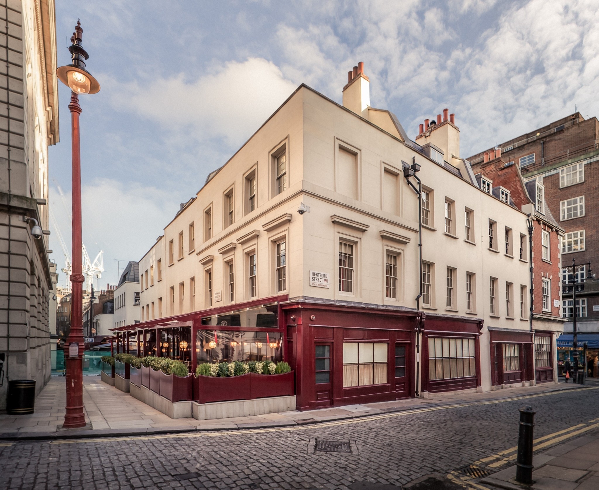 Πίσω από τις πόρτες 5 τοπ members club