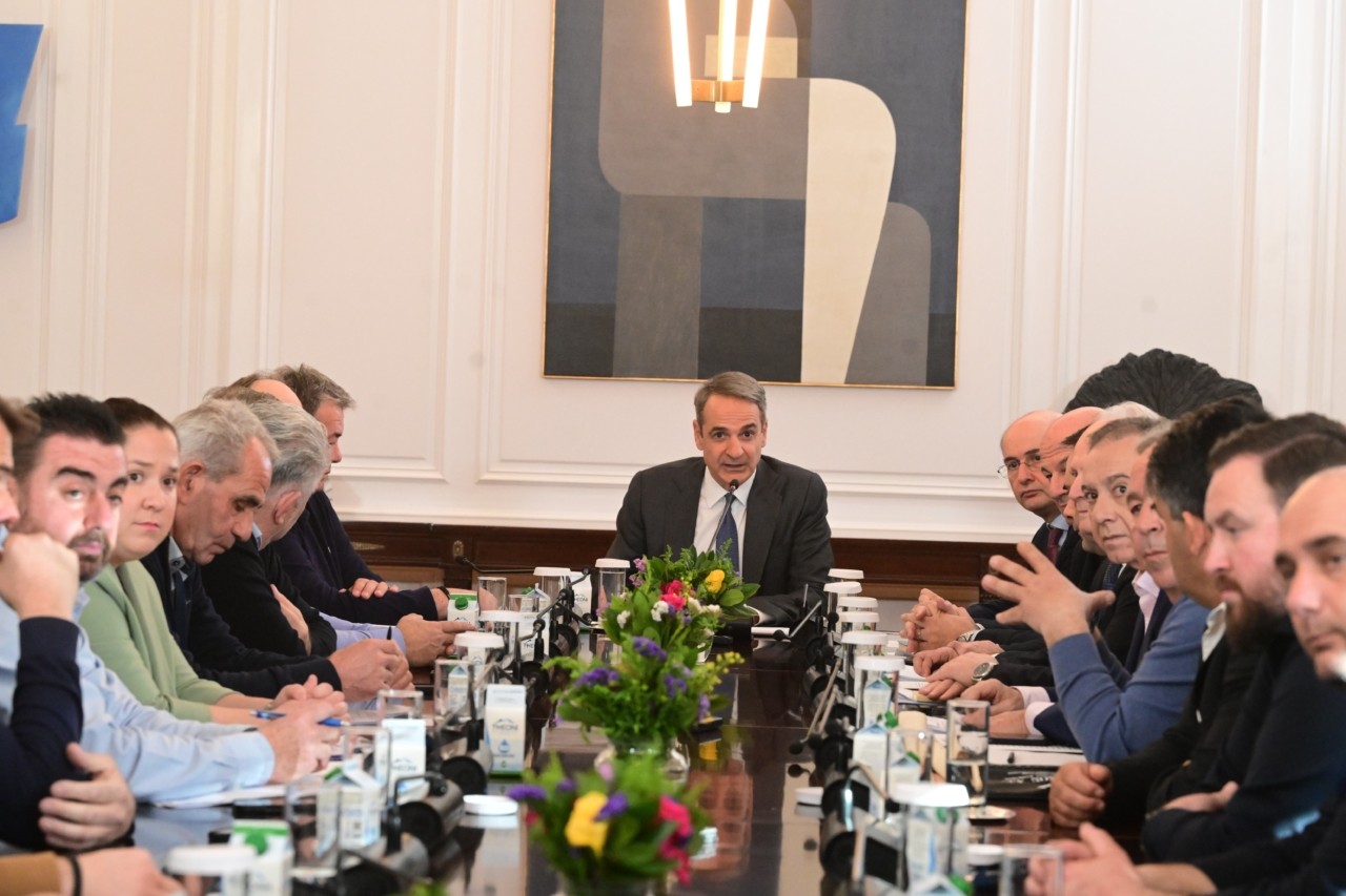 Κυβέρνηση: Η μπάλα στο γήπεδο των σκληρών μπλόκων μετά τις βελτιώσεις – Το μήνυμα Μητσοτάκη όταν έκλεισαν οι πόρτες | Ειδήσεις για την Οικονομία