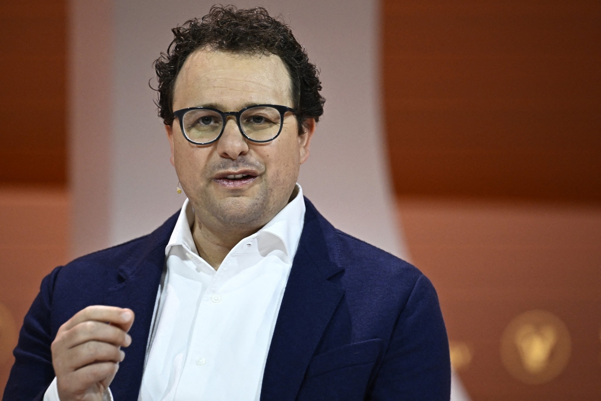 Καμπανάκι κινδύνου από τον Ντάριο Αμοντέι – Πώς η ανθρωπότητα κινδυνεύει από την superintelligence