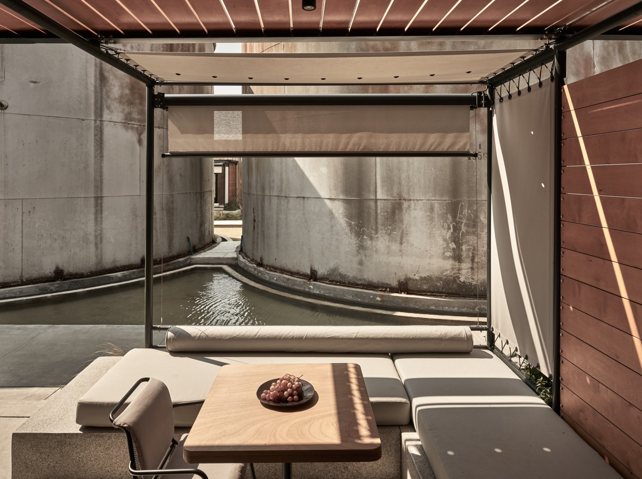 Νίκος Καραφλός, Dexamenes: “Τι κάνεις με αυτό που ο κόσμος θεωρεί τελειωμένο” – Η ιστορία μιας case-study μεταμόρφωσης στην Ηλεία