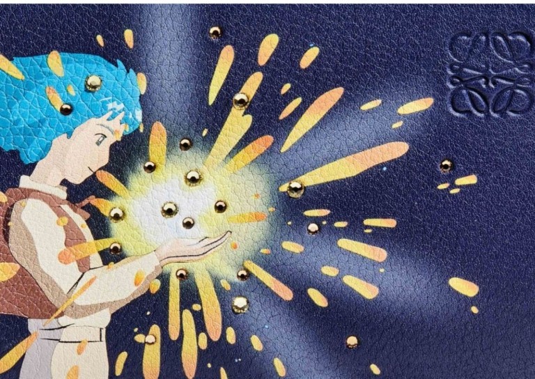 Πώς η τσάντα-γρίφος του οίκου Loewe έγινε σύγχρονο σύμβολο πολυτέλειας