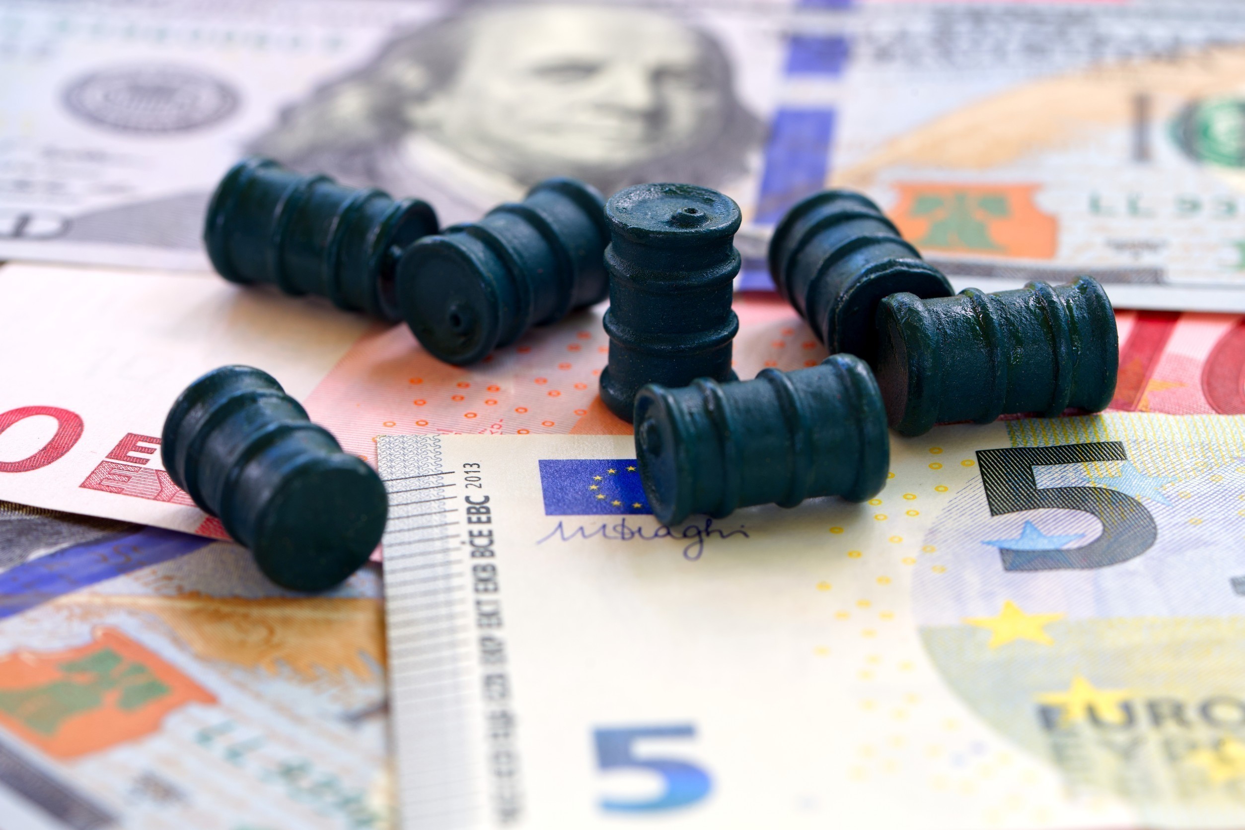 Αναλυτές: Aυτή είναι η αναμενόμενη πορεία του πετρελαίου και του ευρωδολαρίου (πίνακες) | Ειδήσεις για την Οικονομία