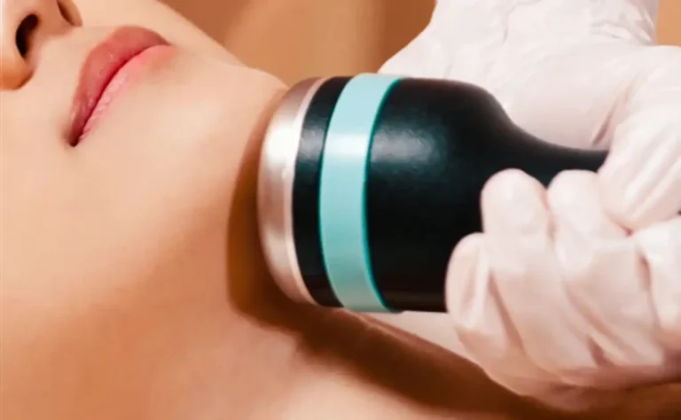 Πώς αποκτούν οι διασημότητες το «δέρμα δισεκατομμυριούχου» – Πανάκριβα προϊόντα, χρυσές θεραπείες