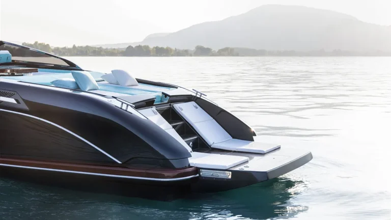 Riva Cento – Ενα νέο Riva με μήκος 12 μέτρα που βγαίνει σε 12 μόνο κομμάτια