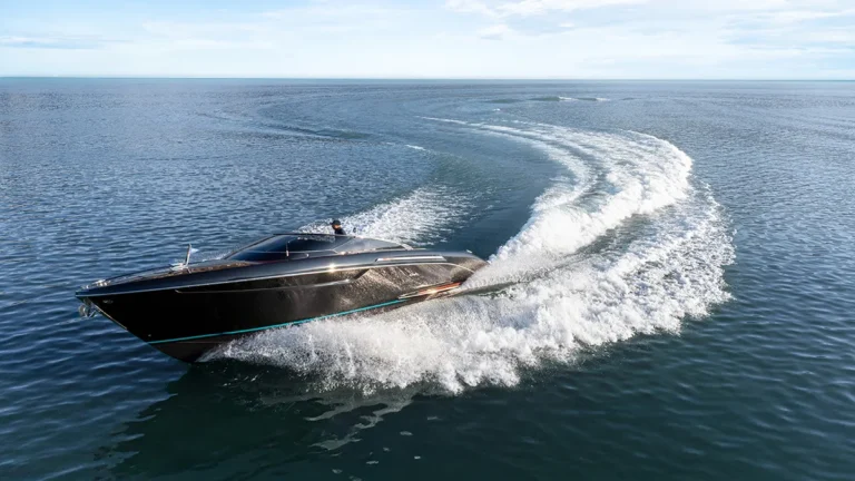 Riva Cento – Ενα νέο Riva με μήκος 12 μέτρα που βγαίνει σε 12 μόνο κομμάτια