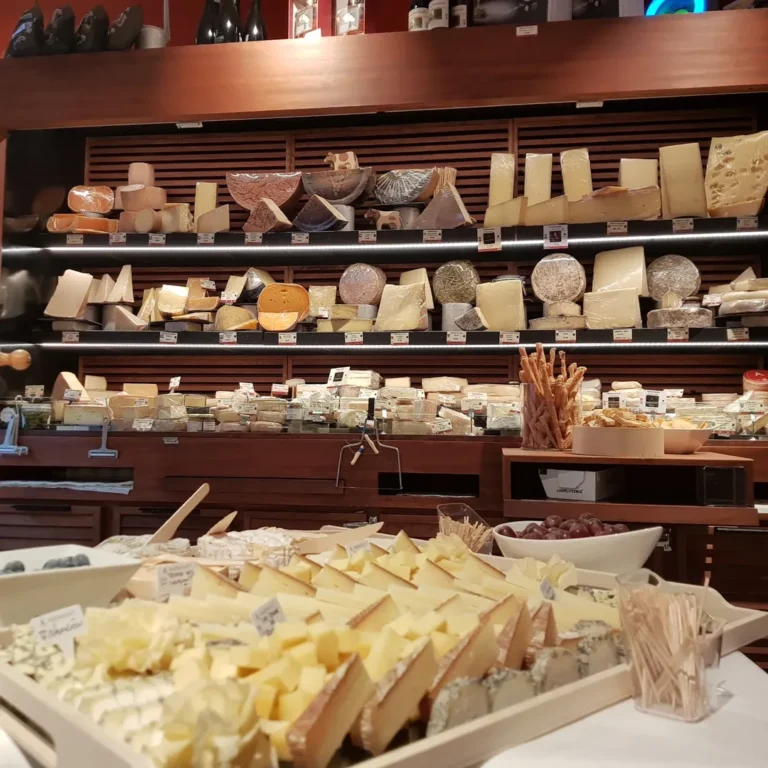 5 ιστορικά τυροκομεία και καταστήματα γαλακτοκομικών στην Ευρώπη