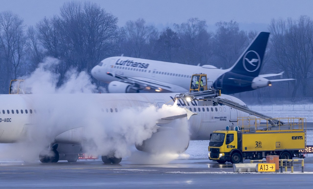 Κακοκαιρία: Μετά την Πράγα, τη Βιέννη και τη Μπρατισλάβα έκλεισε και το αεροδρόμιο της Βουδαπέστης | Ειδήσεις για την Οικονομία