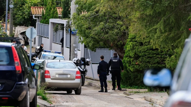 Γλυφάδα: Δίωξη για ανθρωποκτονία στον 46χρονο πατροκτόνο