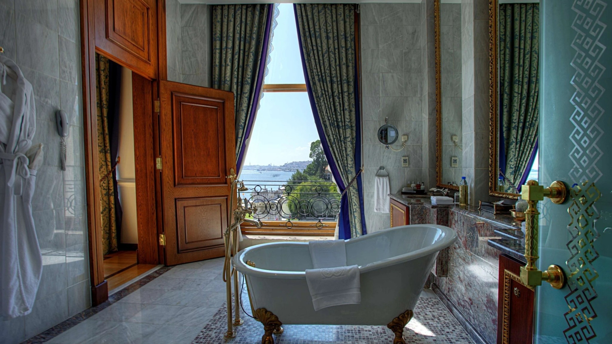 9 υπερπολυτελείς σουίτες που κόβουν την ανάσα – Η μία είναι στην Ελλάδα