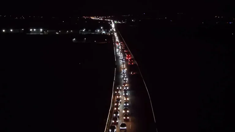 Επιστροφή των εκδρομέων στην Αθήνα: «Έμφραγμα» 12 χιλιομέτρων στην Αλίαρτο (upd)