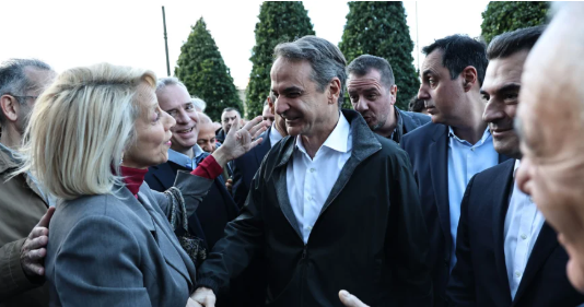 Ο Μητσοτάκης γιορτάζει 10 χρόνια στην ηγεσία της ΝΔ και κόβει την πίτα στα γραφεία του κόμματος (pics) | Ειδήσεις για την Οικονομία