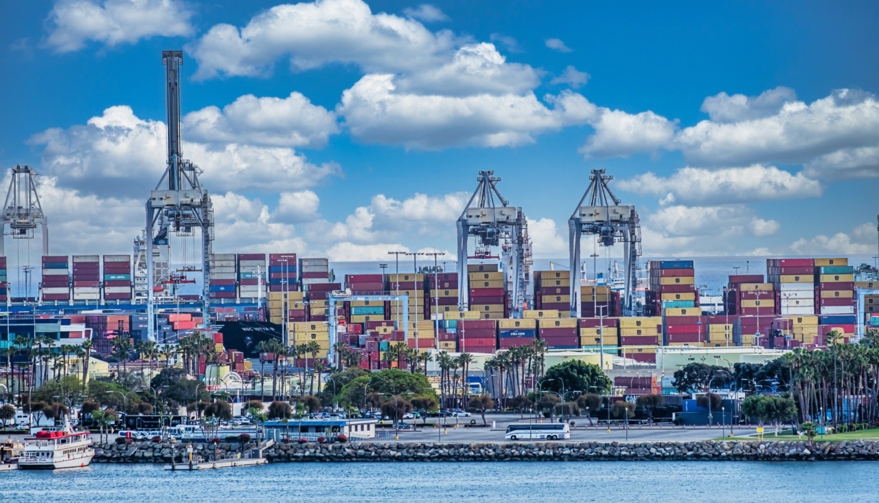 ΗΠΑ: Στο χαμηλότερο σημείο από τη Μεγάλη Υφεση το εμπορικό έλλειμμα μετά τους δασμούς Τραμπ | Ειδήσεις για την Οικονομία