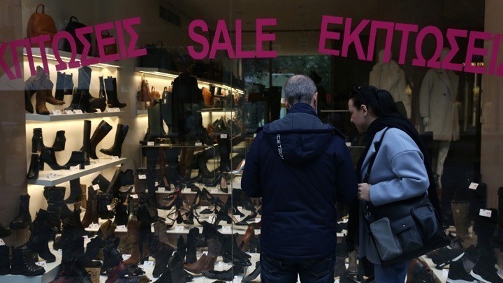 Πρεμιέρα σήμερα (12/1) για τις χειμερινές εκπτώσεις 2026 – Στόχος ο τζίρος να ξεπεράσει τα €6 δισ. (vid) | Ειδήσεις για την Οικονομία