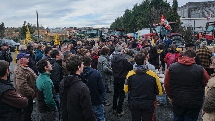 Γαλλία: Ξανά στους δρόμους οι αγρότες κατά της συμφωνίας ΕΕ – Mercosur (tweet) | Ειδήσεις για την Οικονομία