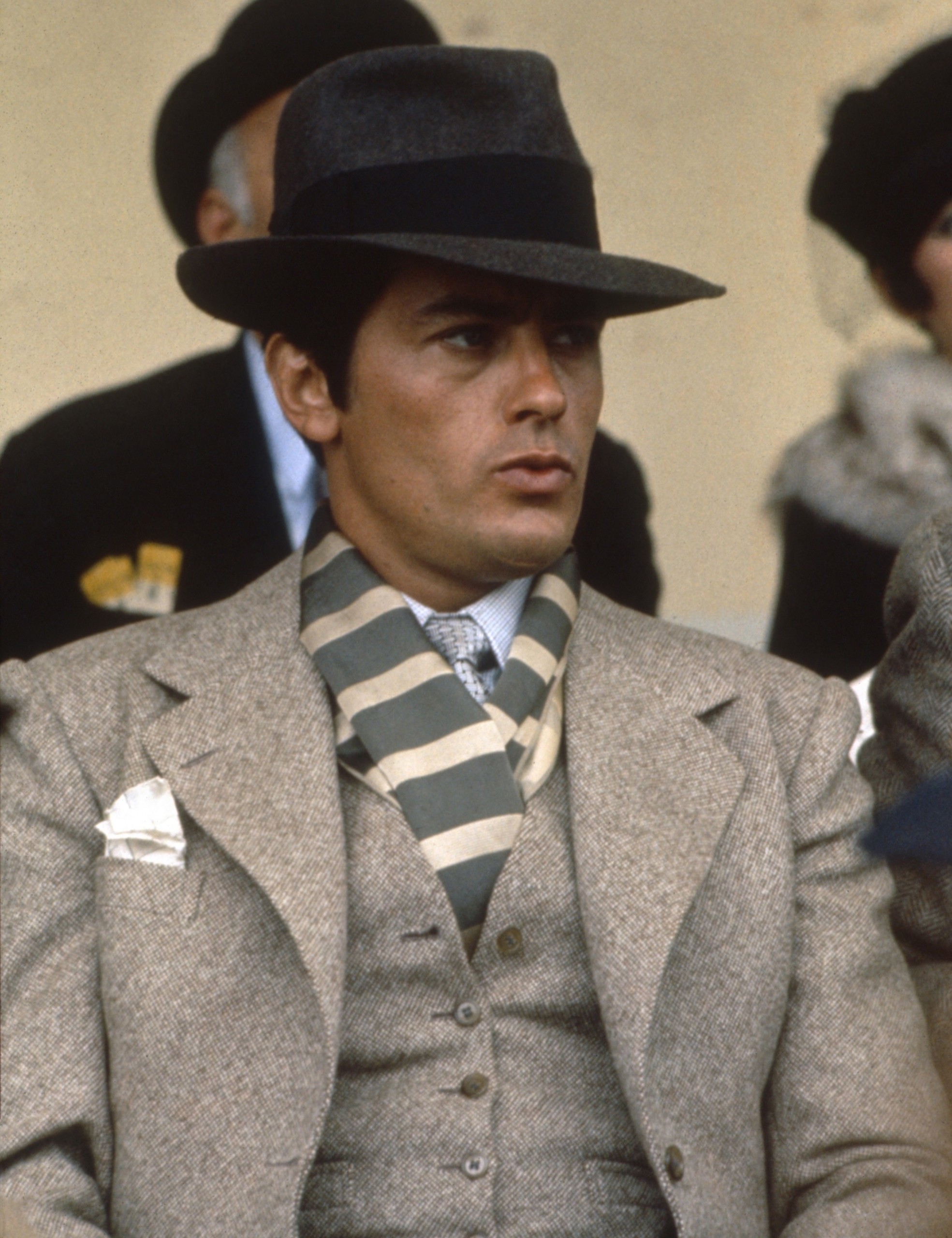 Το μαντήλι-ποσέτ: ένα μικρό ύφασμα με μεγάλη ιστορία που κάνει πάντα τη διαφορά