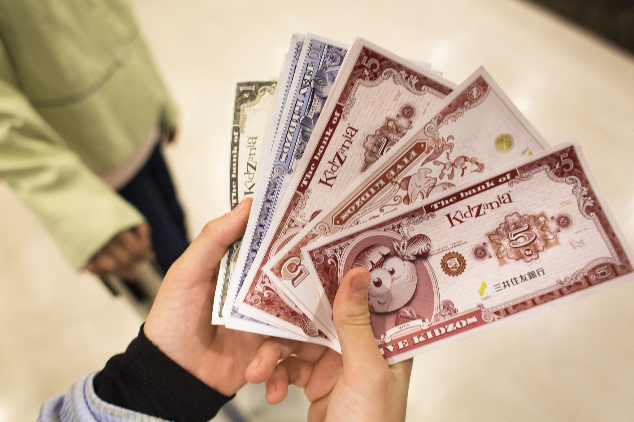 Μαθήματα οικονομίας made in Japan από ένα γκισέ 1,20μ.