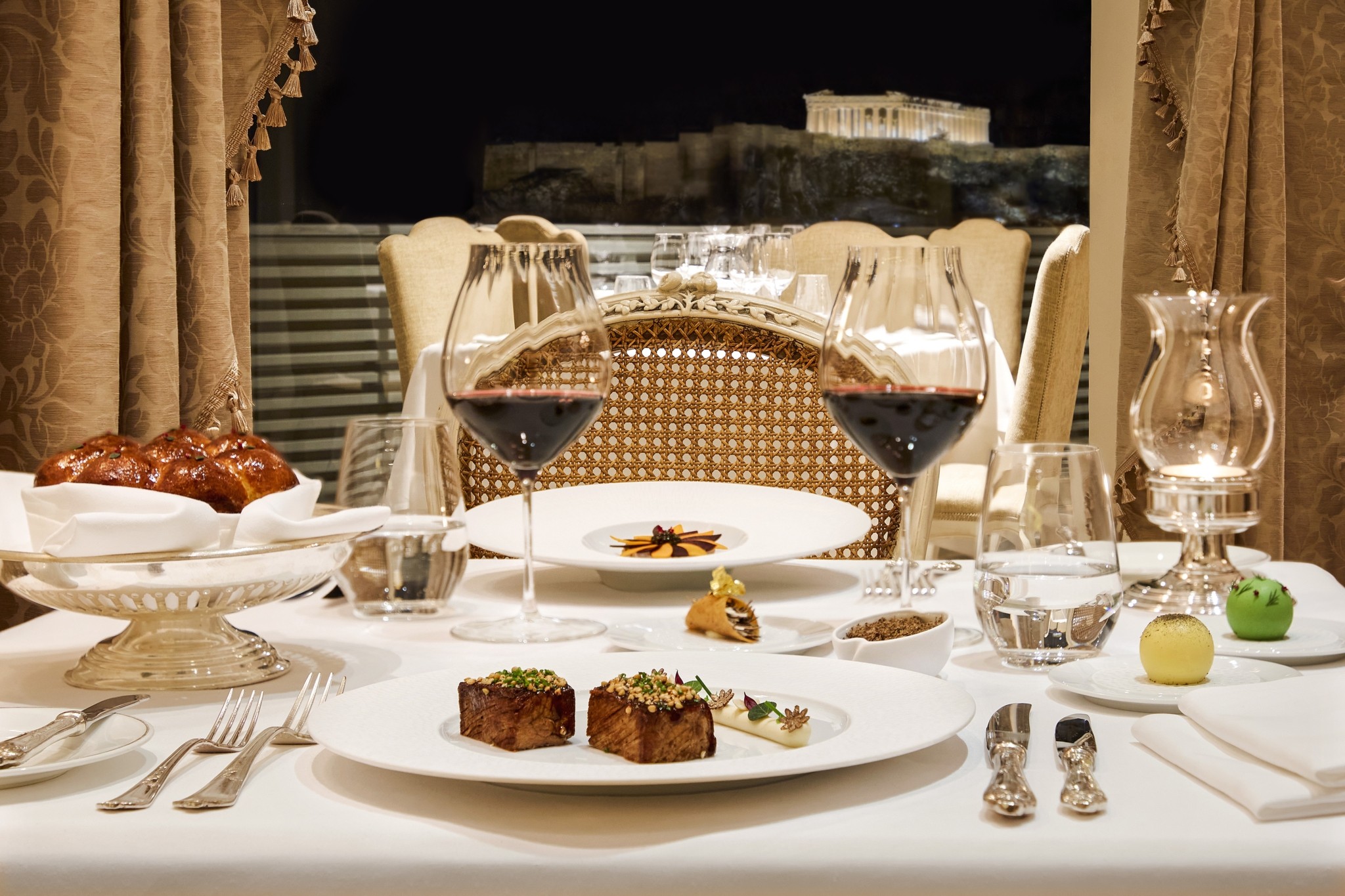 Ο Άγιος Βαλεντίνος στην Αθήνα: 10 τρόποι να ζήσετε τη βραδιά αλλιώς