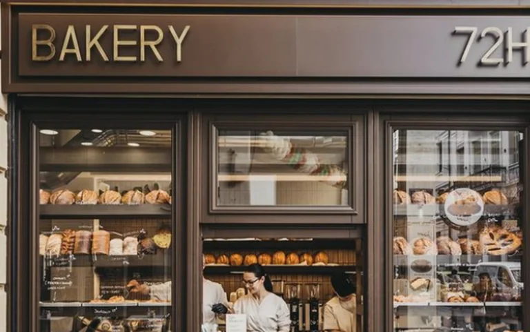 Sold out οι λαγάνες στα micro-bakeries της Αθήνας: Ουρές από νωρίς το πρωί