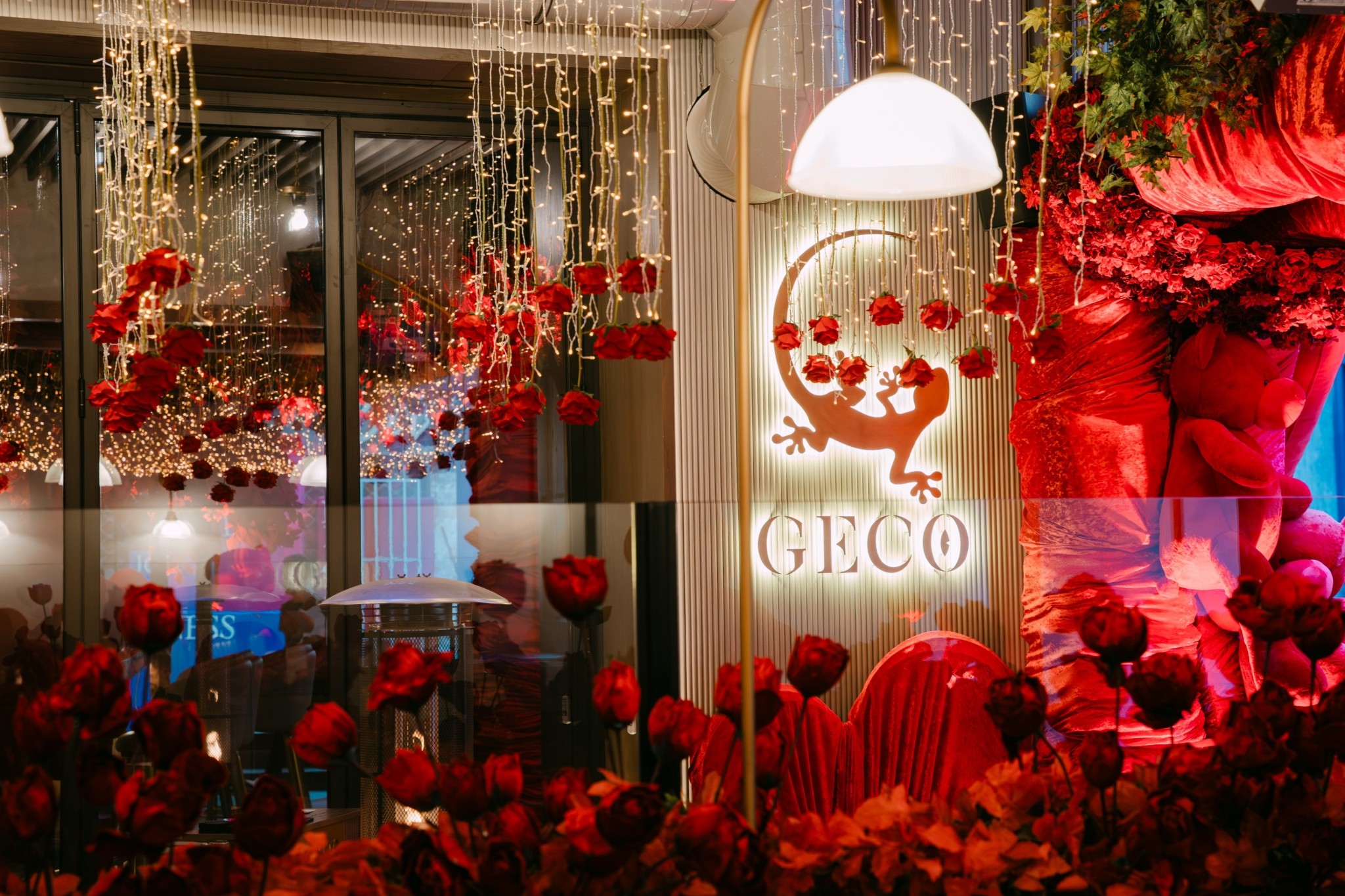 Ο Άγιος Βαλεντίνος στην Αθήνα: 10 τρόποι να ζήσετε τη βραδιά αλλιώς