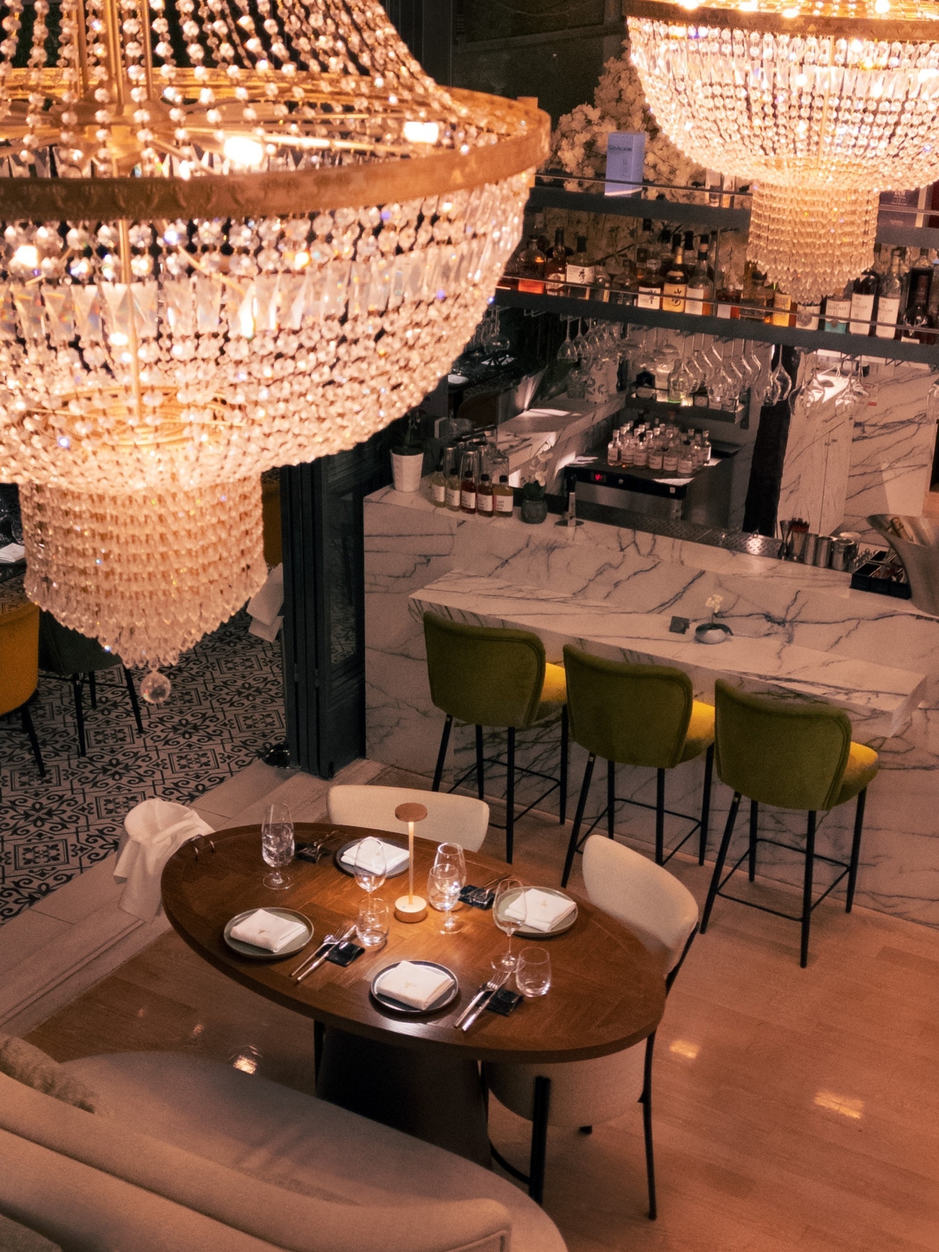 Ο Άγιος Βαλεντίνος στην Αθήνα: 10 τρόποι να ζήσετε τη βραδιά αλλιώς