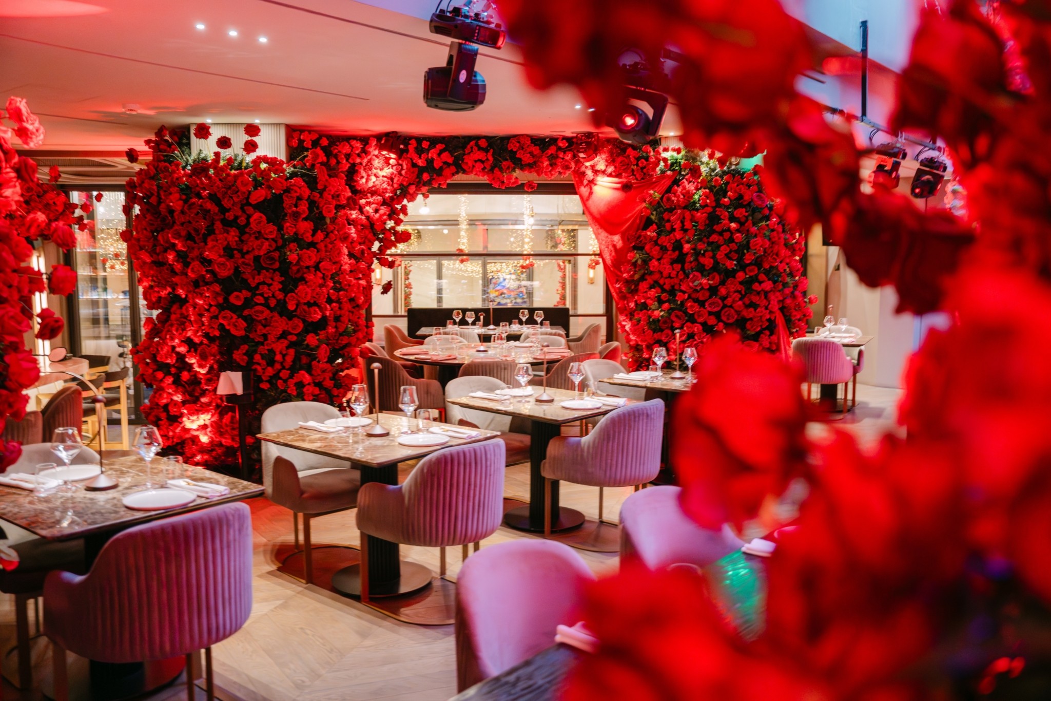 Sold out έναν μήνα πριν: Πώς ο Άγιος Βαλεντίνος έγινε η τοπ βραδιά των εστιατορίων