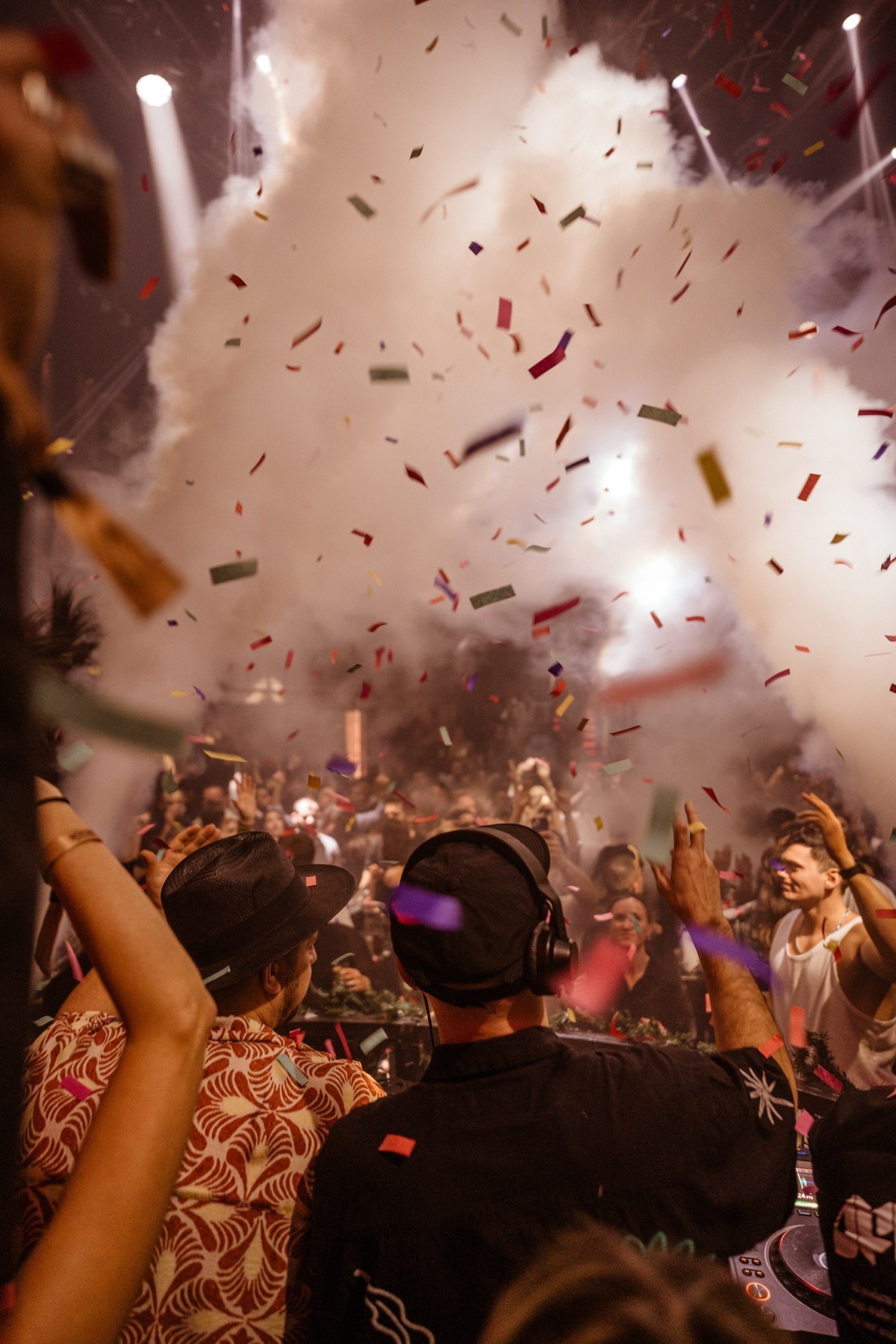 Ο Άγιος Βαλεντίνος στην Αθήνα: 10 τρόποι να ζήσετε τη βραδιά αλλιώς