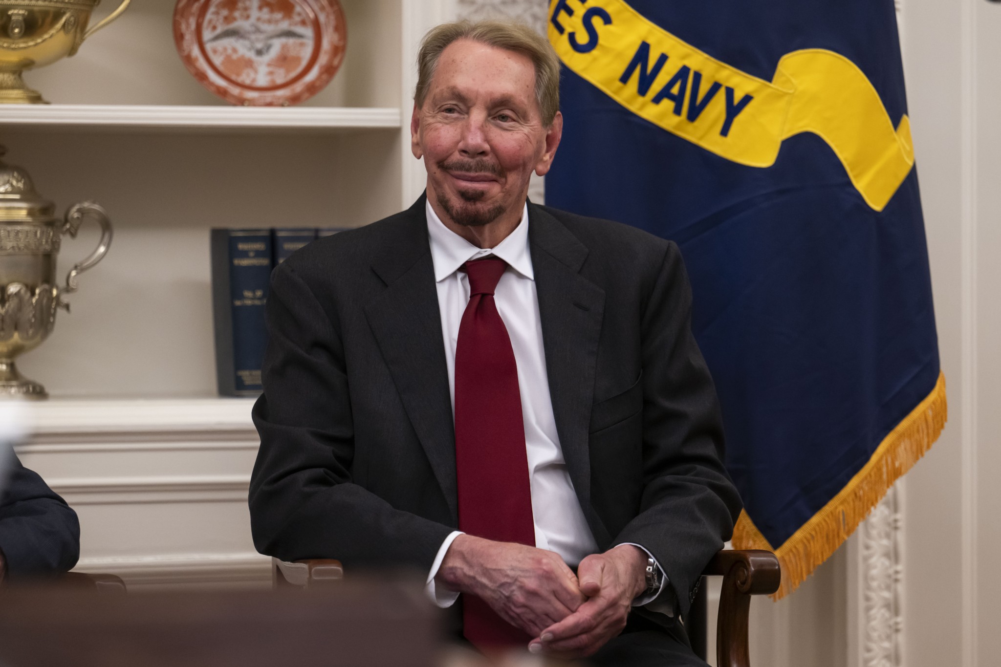 Οι ζάπλουτοι δίνουν ψίχουλα για φιλανθρωπίες