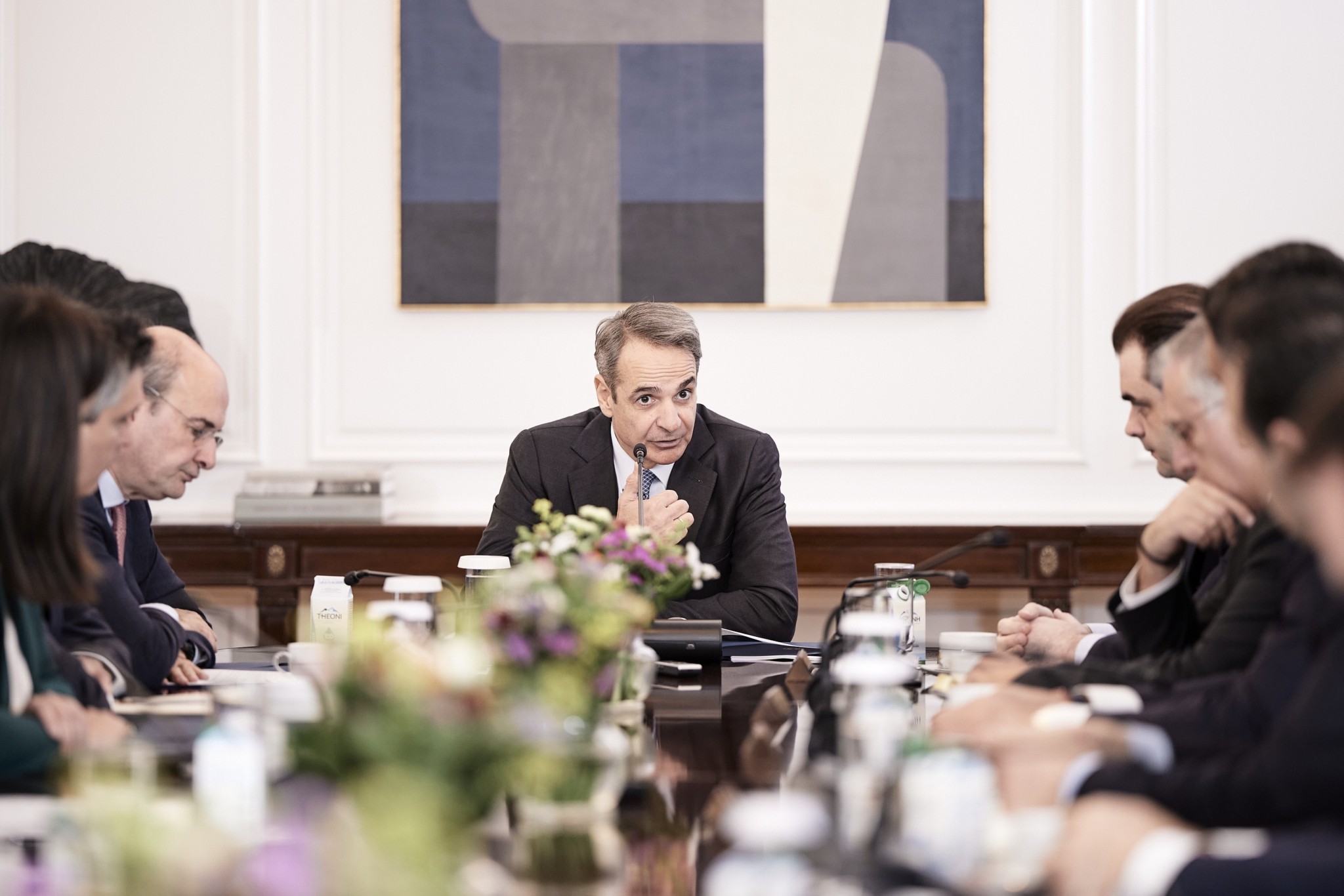 Μητσοτάκης στο Yπουργικό: Τέλη Μαρτίου η απόφαση για τη νέα αύξηση του κατώτατου μισθού