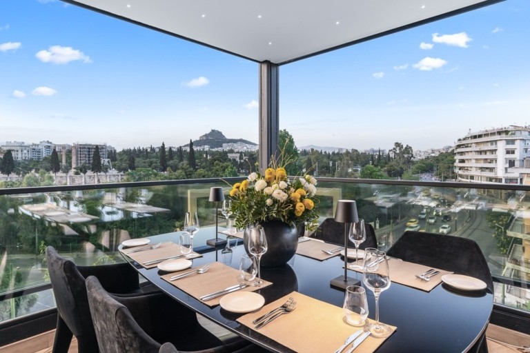 Ο Άγιος Βαλεντίνος στην Αθήνα: 10 τρόποι να ζήσετε τη βραδιά αλλιώς