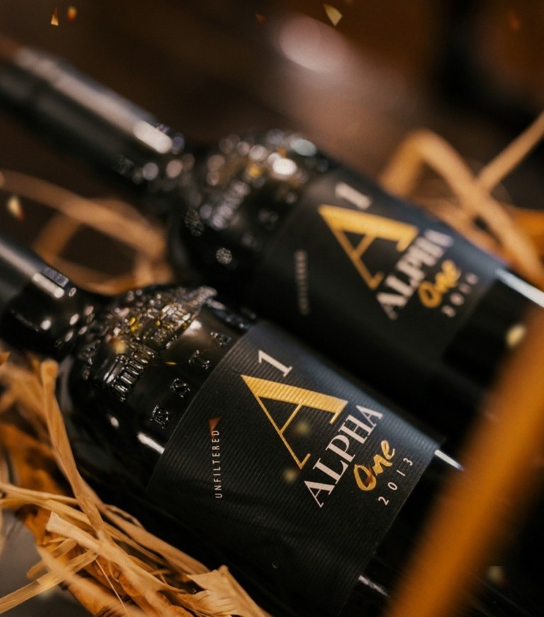 Αγγελος Ιατρίδης: Από το Αμύνταιο, την IVES και το Château Margaux στην εξαγορά του Μπουτάρη στη Σαντορίνη