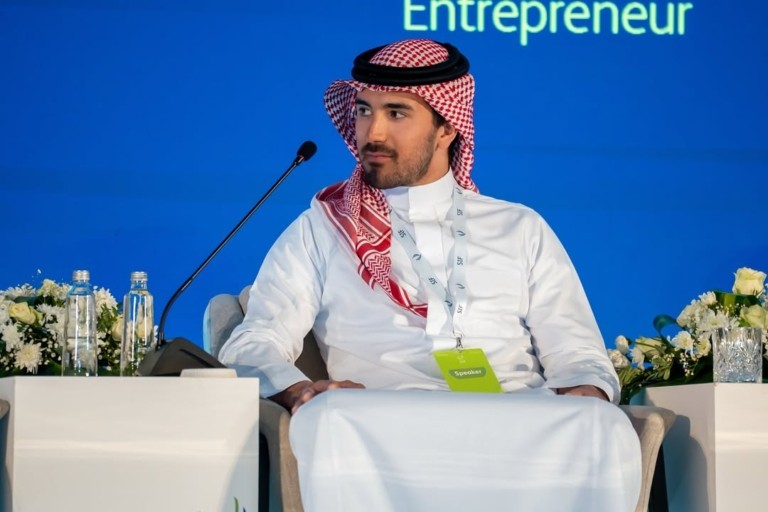 Σαουδάραβας σκιέρ! Η ιστορία του αθλητή που κλέβει τις εντυπώσεις στους χειμερινούς Ολυμπιακούς Αγώνες